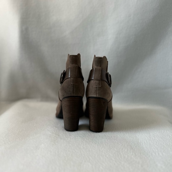 BCBG Size 6M Taupe Brown Leather/ Suede Booties - Picture 9 of 16